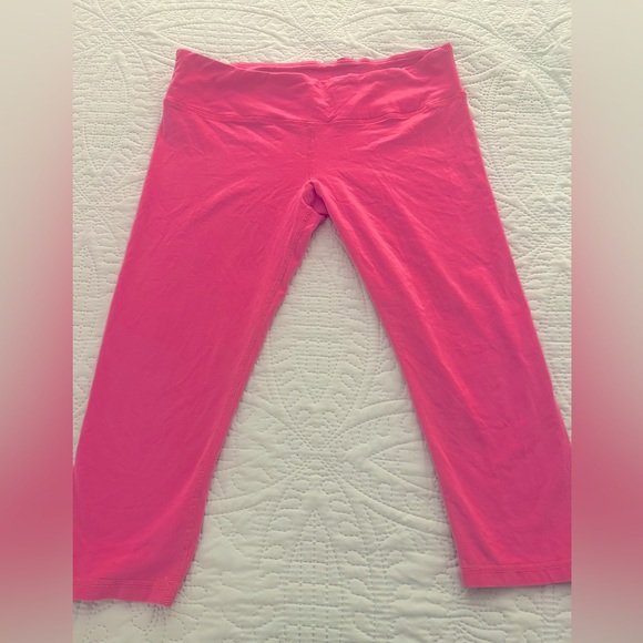 Lululemon pink cropped Leggings Size‎ 6 - Picture 1 of 3
